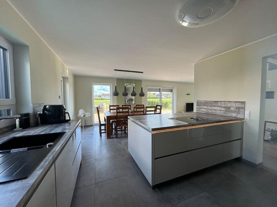 Modernes Ferienhaus In Uedersdorf ภายนอก รูปภาพ
