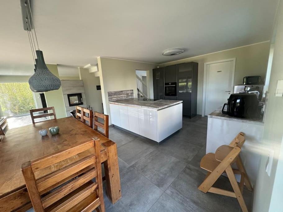 Modernes Ferienhaus In Uedersdorf ภายนอก รูปภาพ